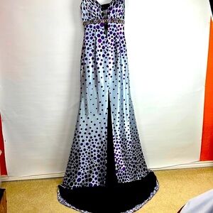 COPY - Beautiful gown but  no tag. Size 8 no flaws